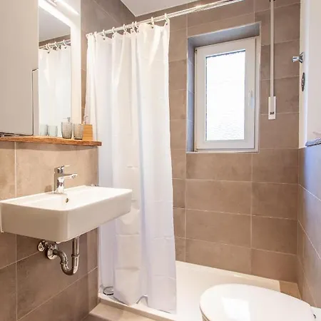 Modern & Spacious Apartment For Up To 8 Persons Würzburg Esterno foto