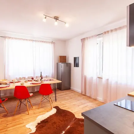 Modern & Spacious Apartment For Up To 8 Persons Würzburg Esterno foto